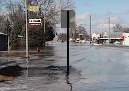 Historic Midwest floods kill 3, destroy hundreds of homes